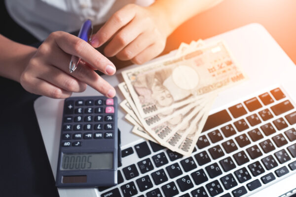 宅建士の年収は高いって本当？年収1,000万円を目指す方法は？