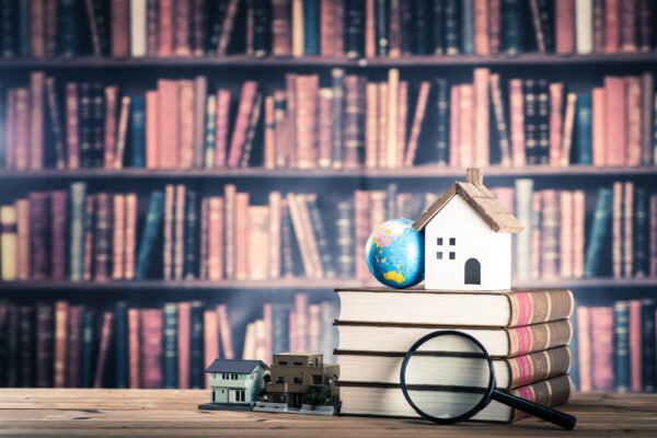 宅建と行政書士どちらがおすすめ？違いやダブルライセンスのメリットを解説