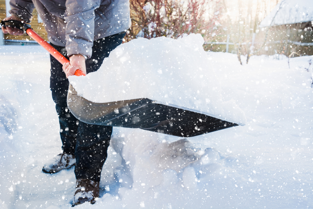 大雪注意報が発出。賃貸住宅の除雪は管理会社の責任で行なうべき？